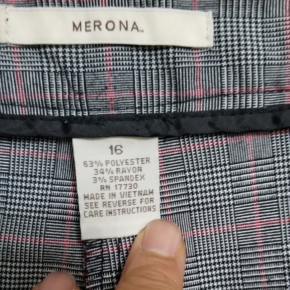 Capris - Picture 5 of 7